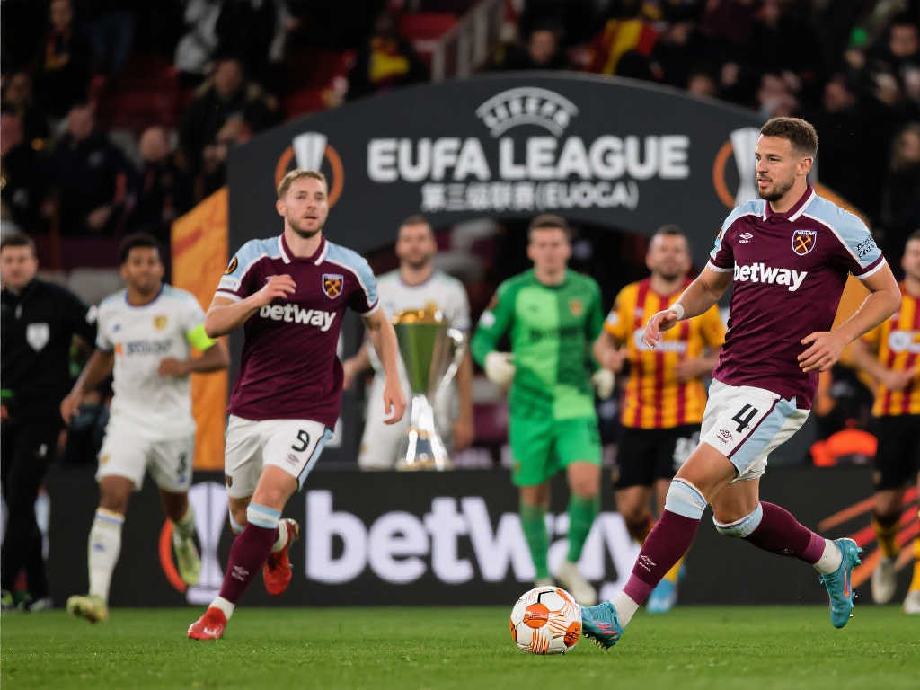 姆在防守时 姆在防守时